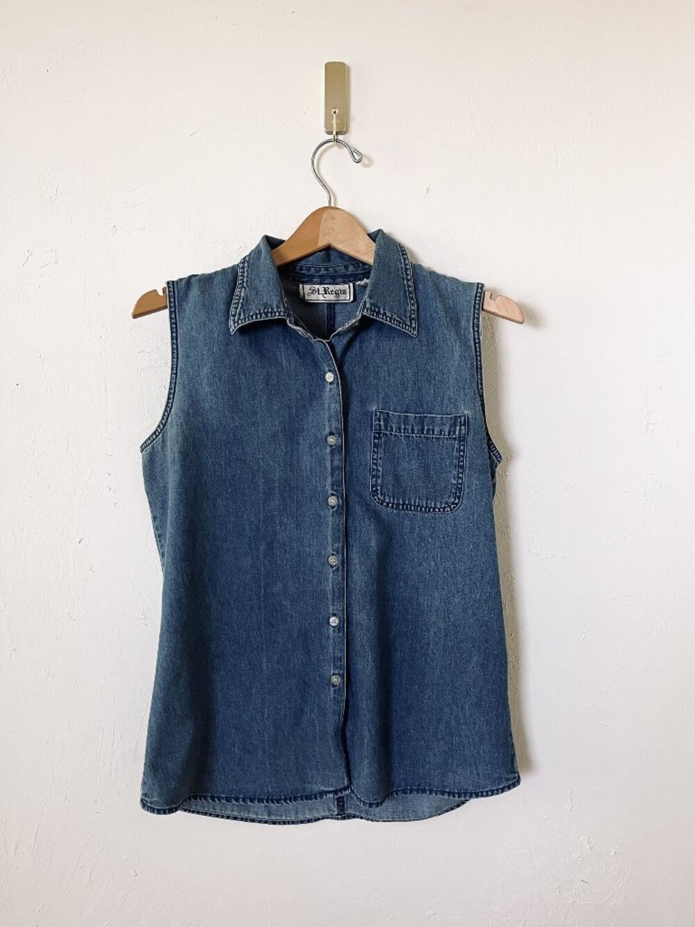 Vintage 90s St. Regis Women's Blue Denim Collared Sleeveless Button Up Blouse M